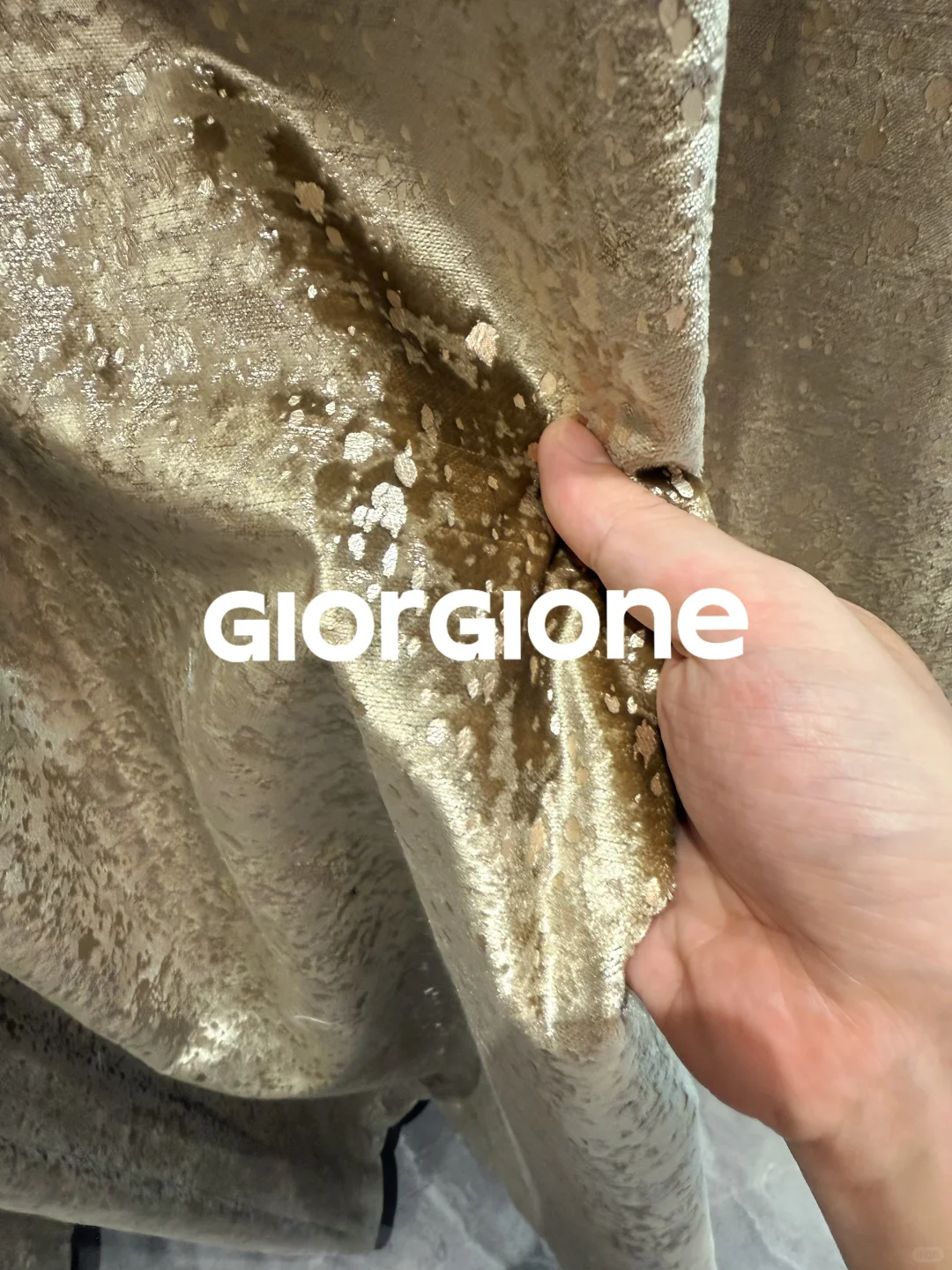 当指尖唤醒一帘星光| 来自烫金面料的魅力