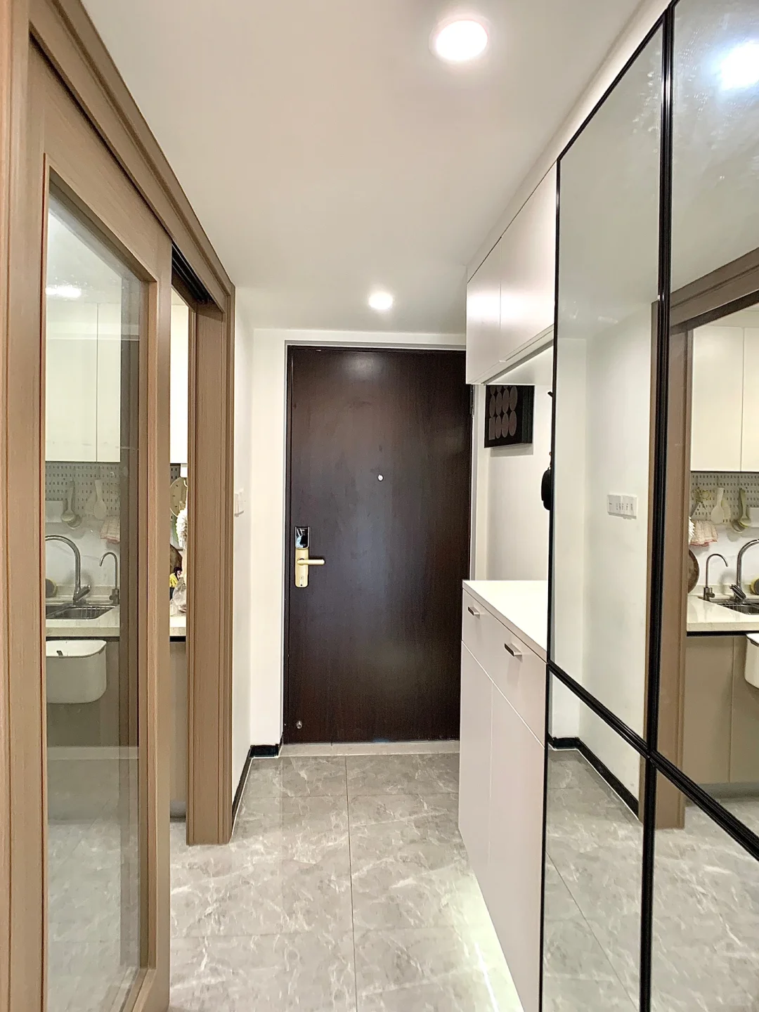 真心建议,越是紧凑小户型,越是要多柜子