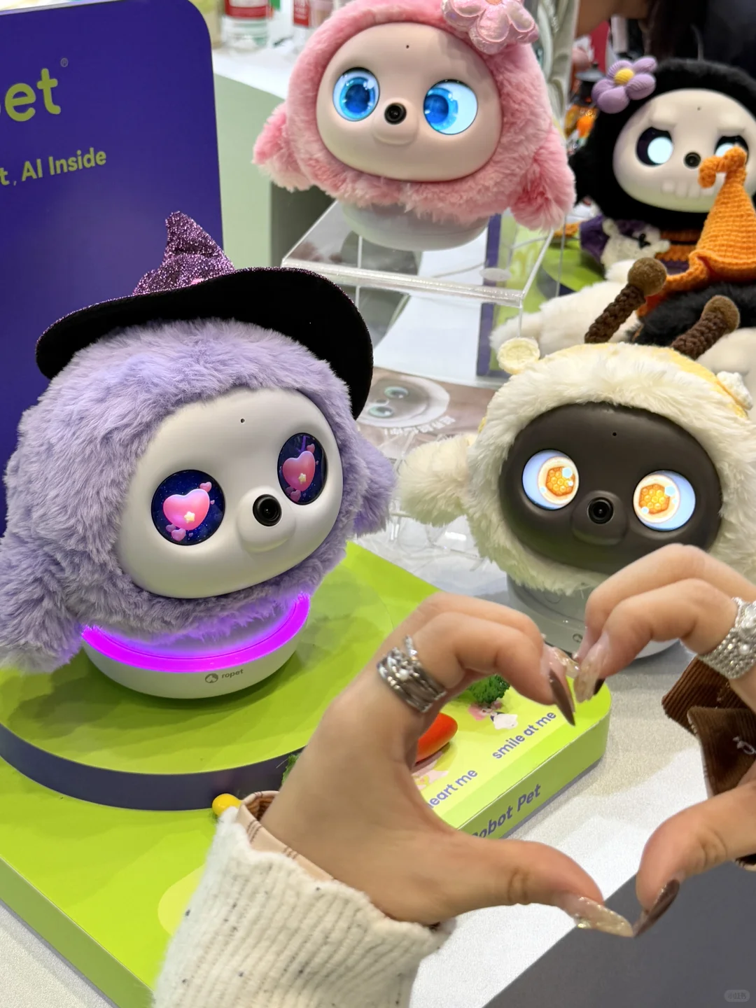 上海偶遇超可爱的AI萌宠!领ropet周边!!