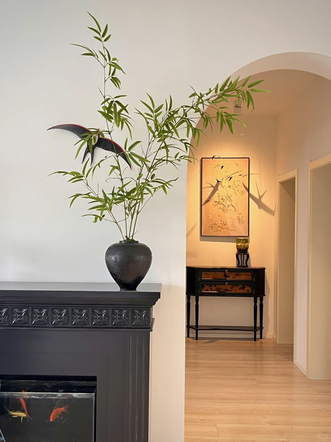 ?天上的风筝在天上飞,水里的鱼儿在水里追