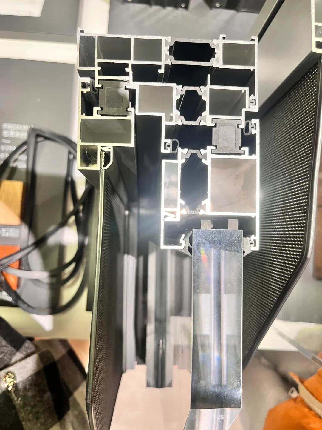 封窗怎么选断桥铝截面六选一急急急