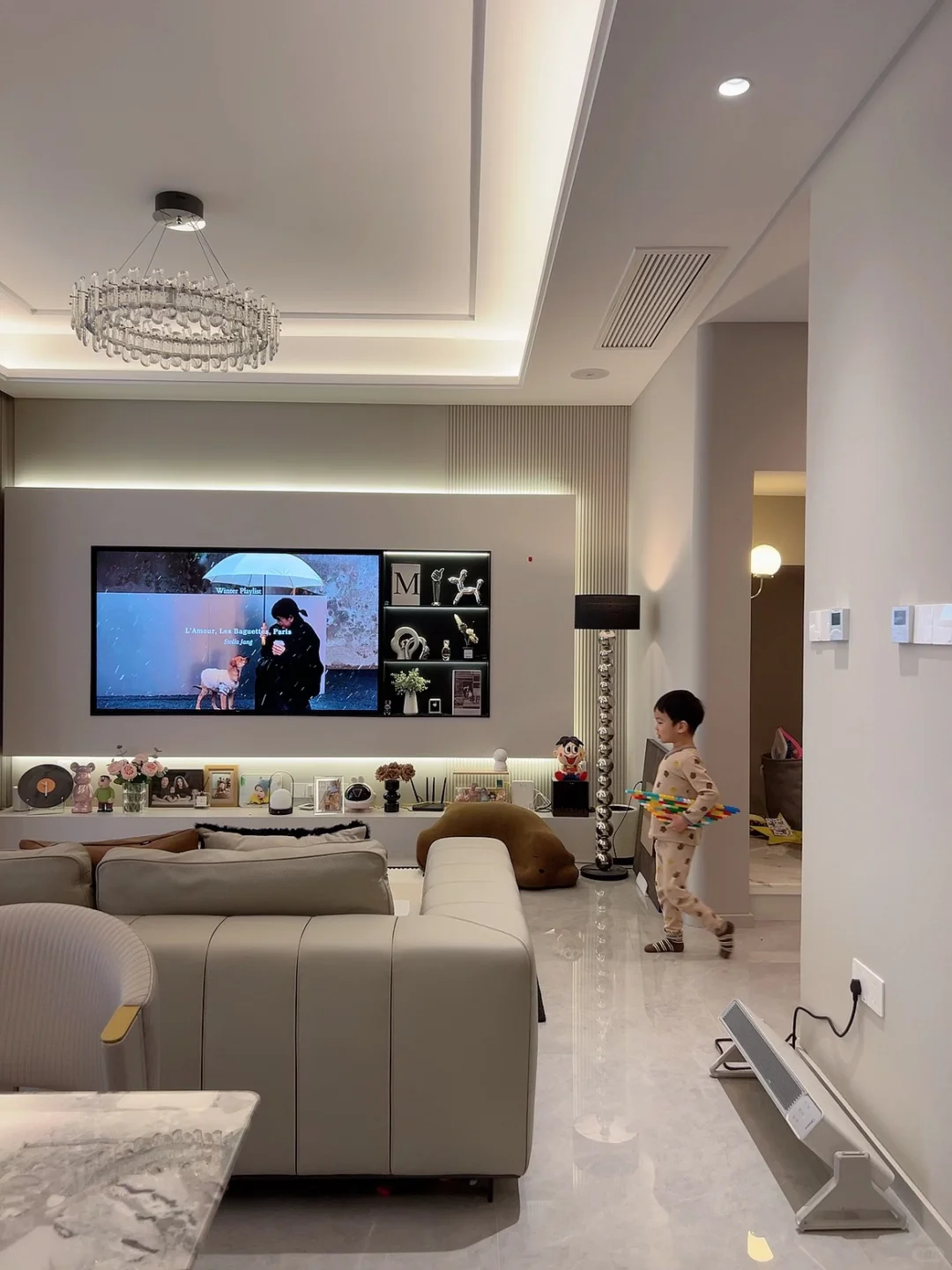 供暖空窗期，一台取暖器给足了娃的安全感～