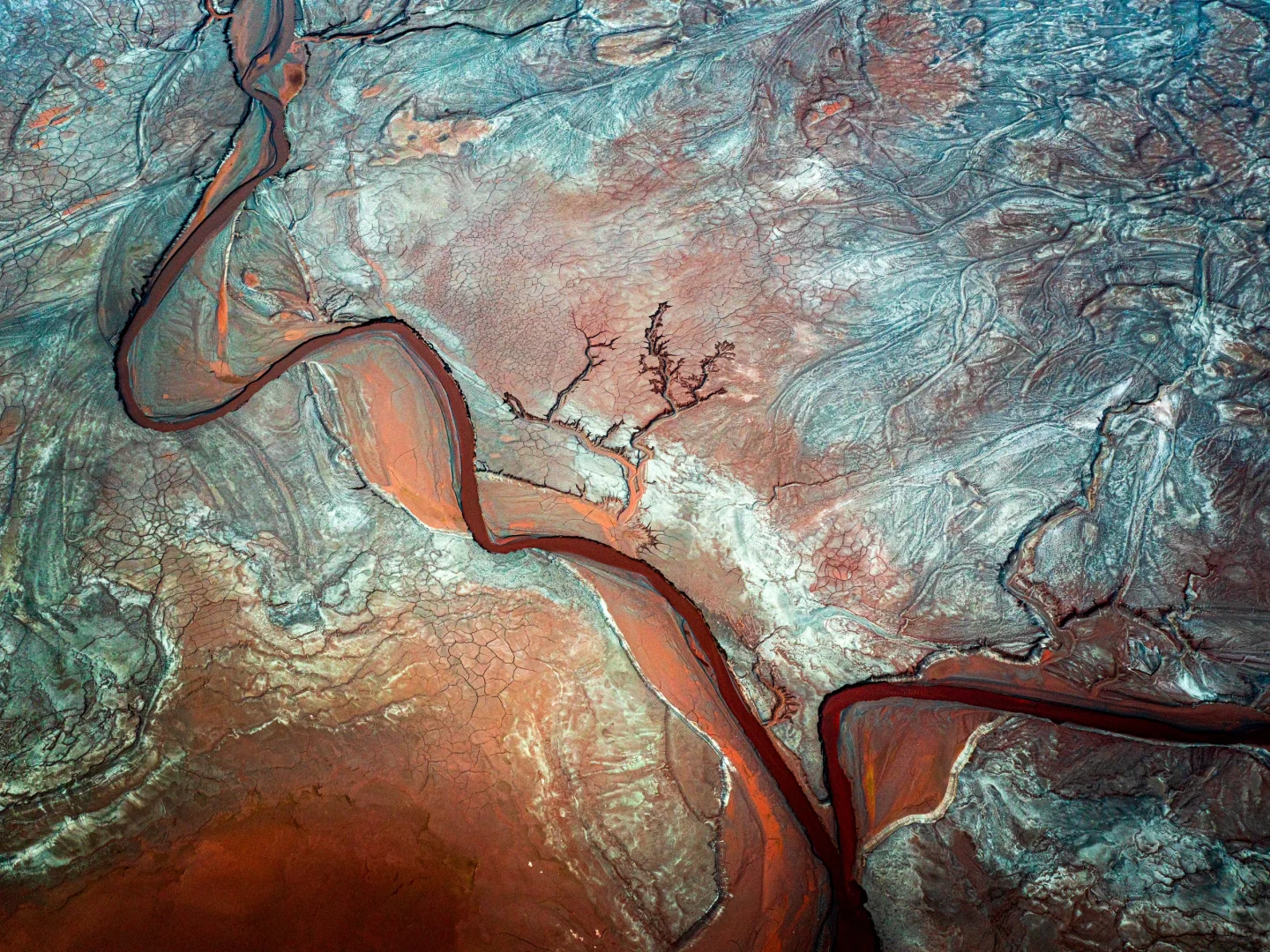 辽阳尾矿红色脉络