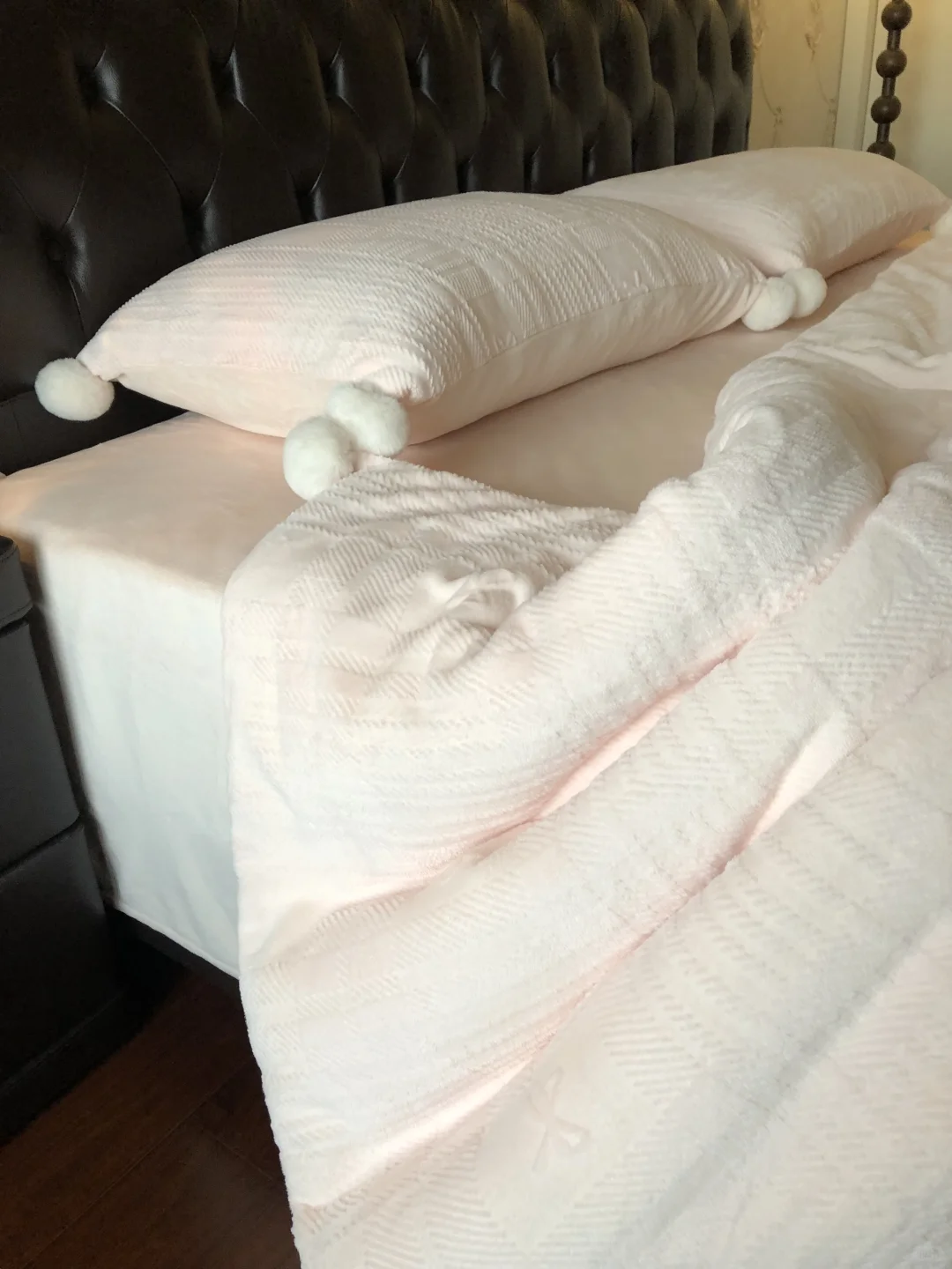 天气突然就冷了❄️！牛奶绒雕花蝴蝶结?超美～