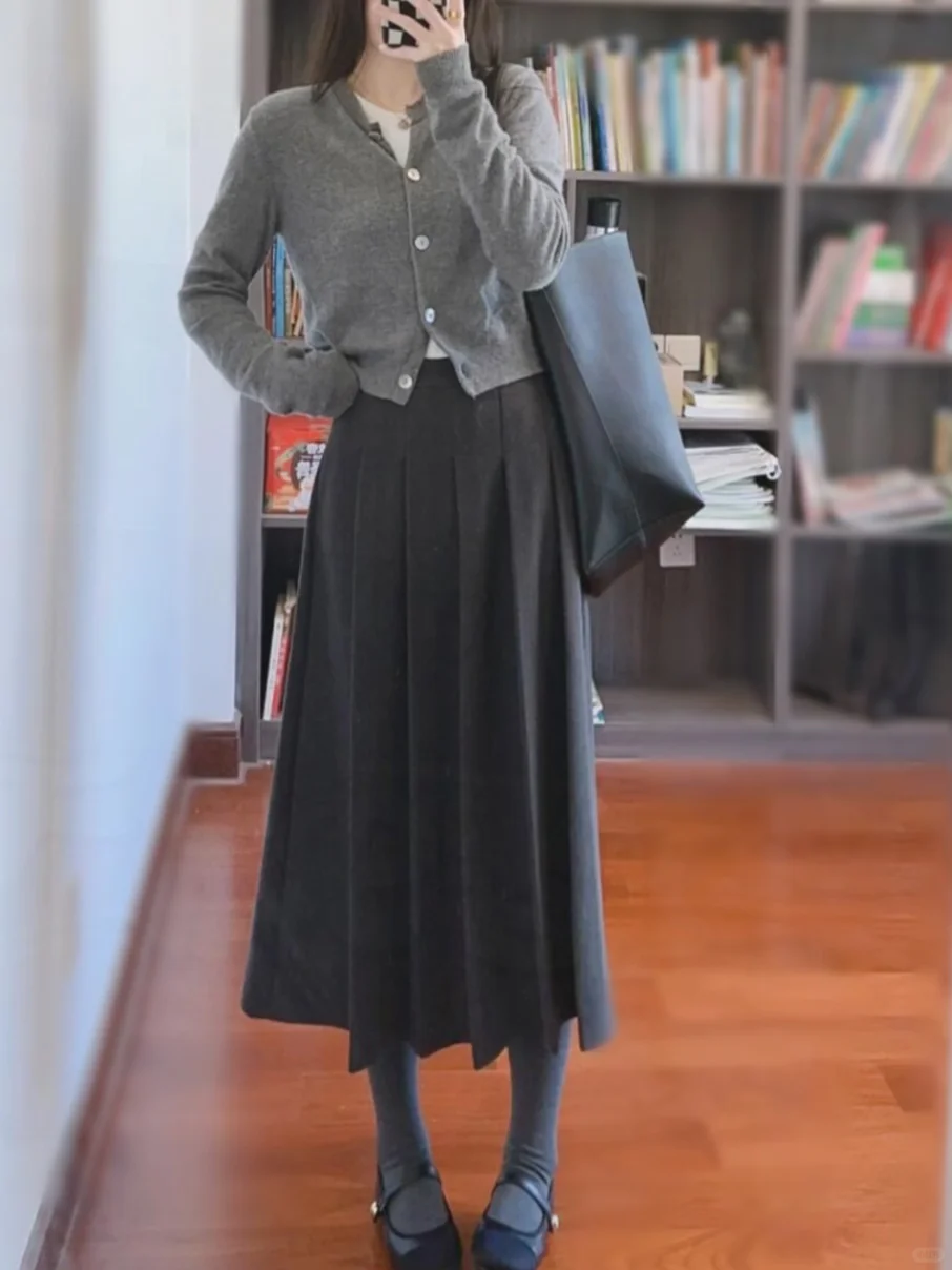 啊啊啊终于买到我的秋冬百搭战裙了❗️❗️❗️