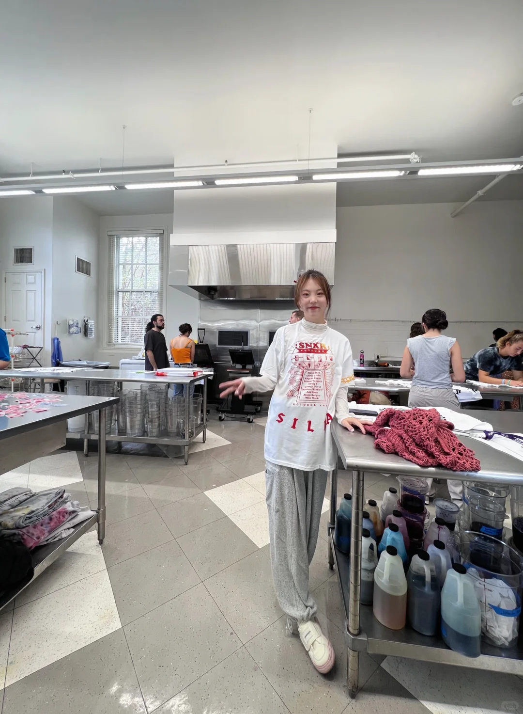 穿自己设计制作的丝网印和热转印T恤