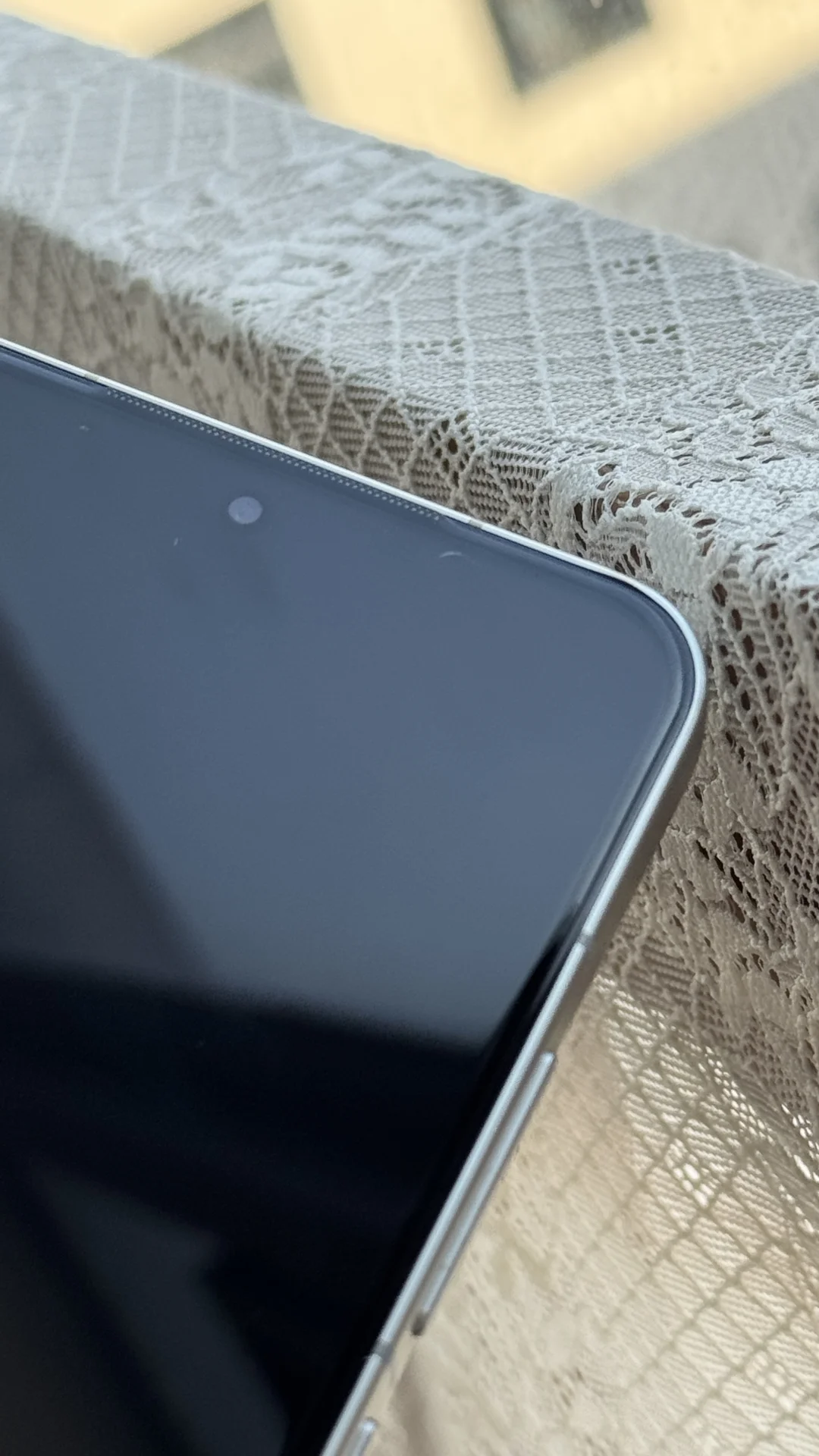 小米15的龙晶玻璃根本不防刮，到最后还是得