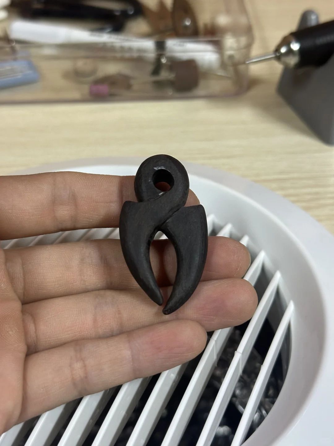 今天不做刀，做几个小木雕挂坠戴戴?