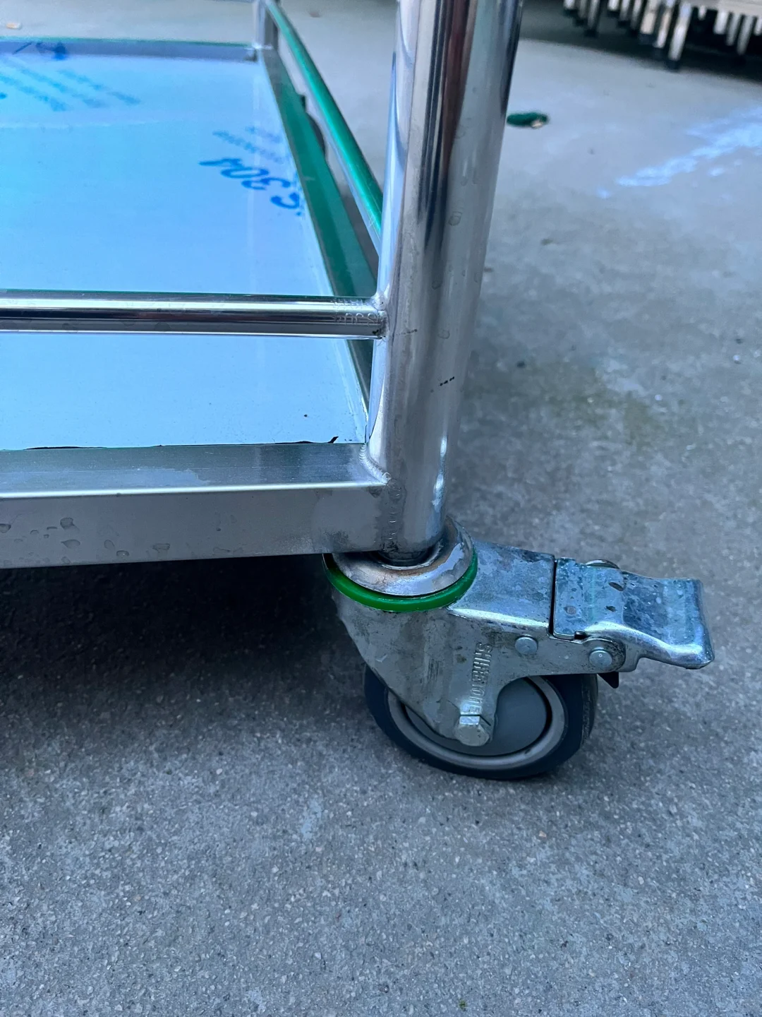 00后年轻小伙自己创业制作不锈钢