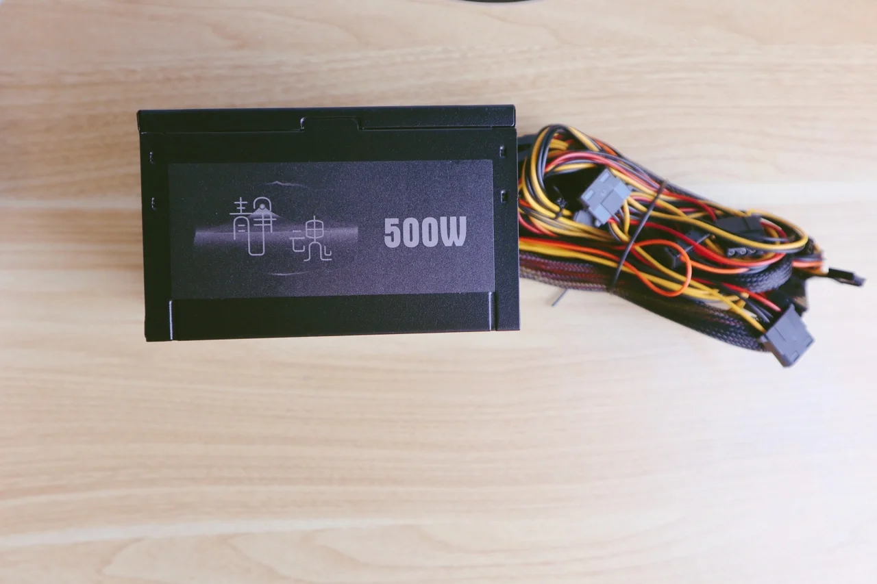 性能和安静的代表者，安耐美白金500W电源