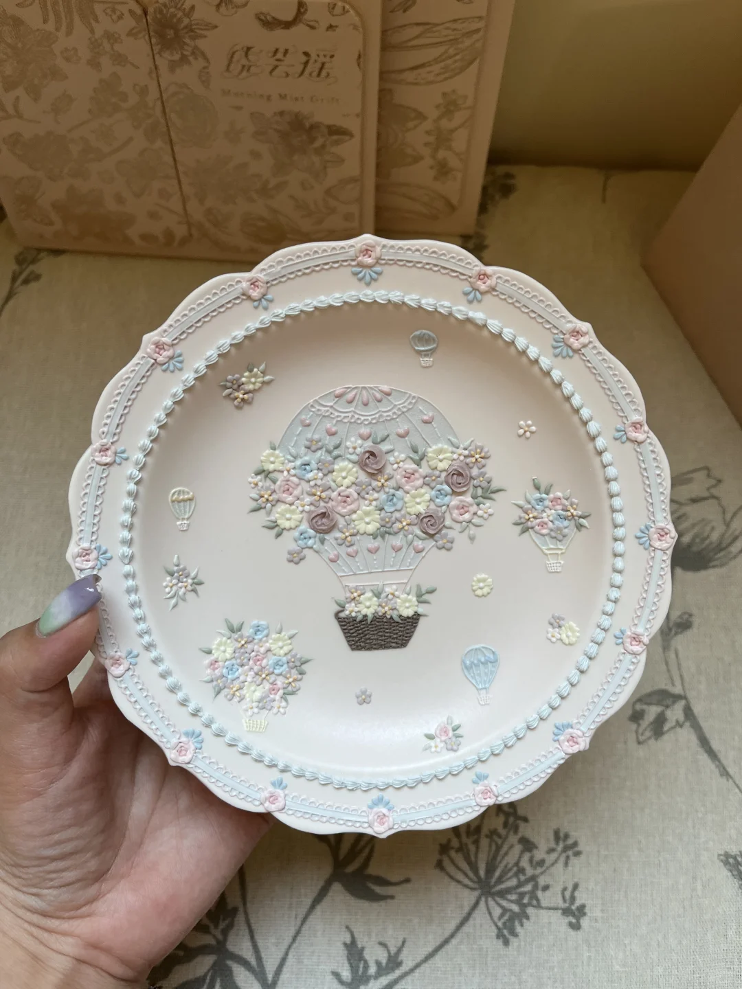 震惊！这个盘子竟然是景德镇纯手绘的！