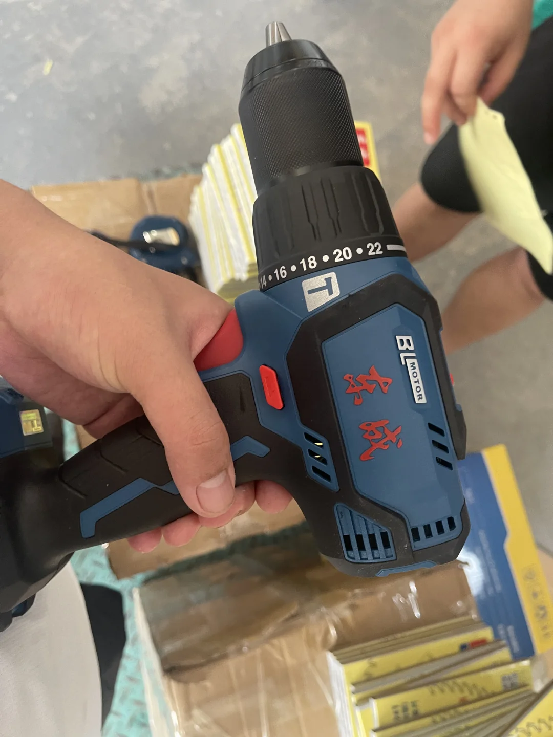 真的有被这电钻帅到！！！