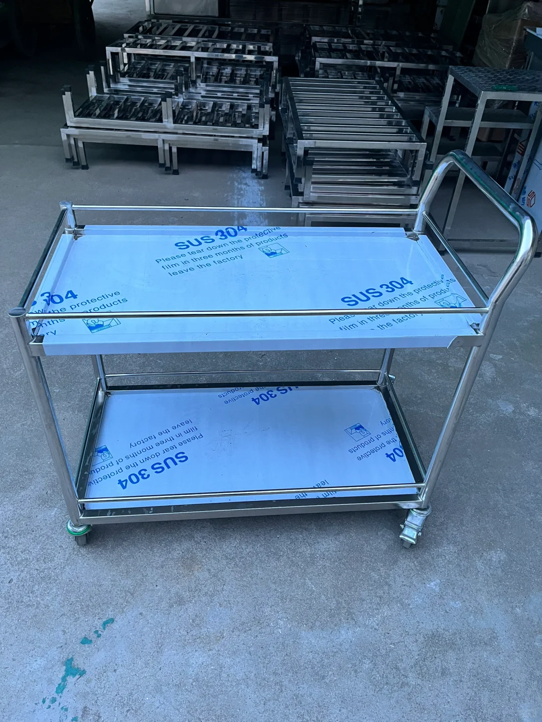 00后年轻小伙自己创业制作不锈钢