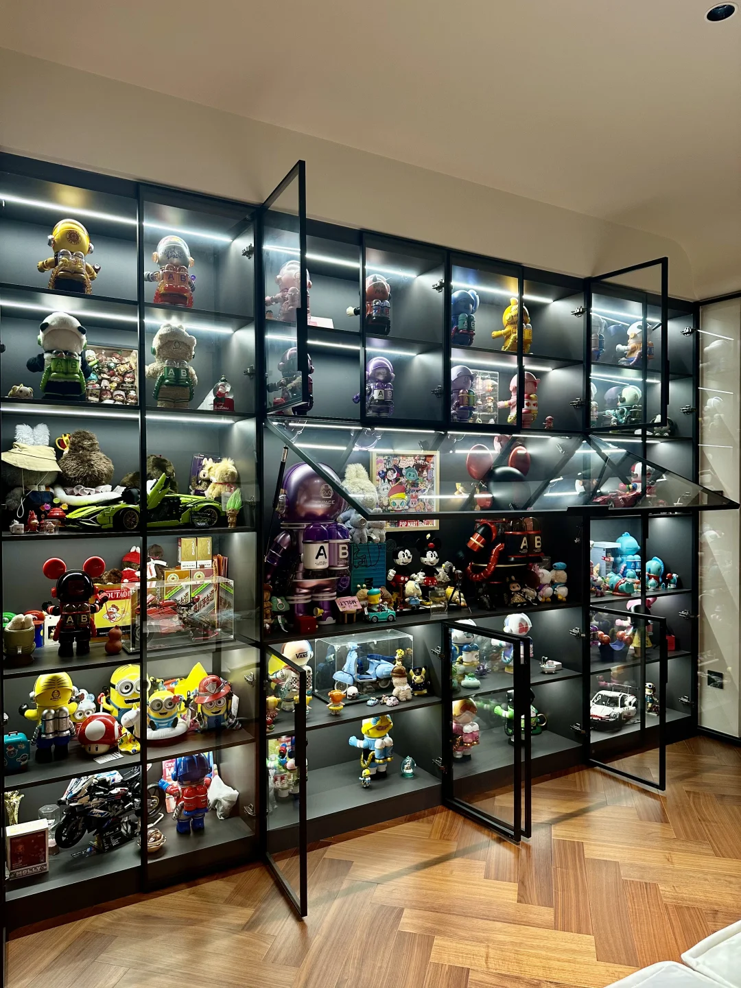 太喜欢这面玩具墙了(●'◡'●)