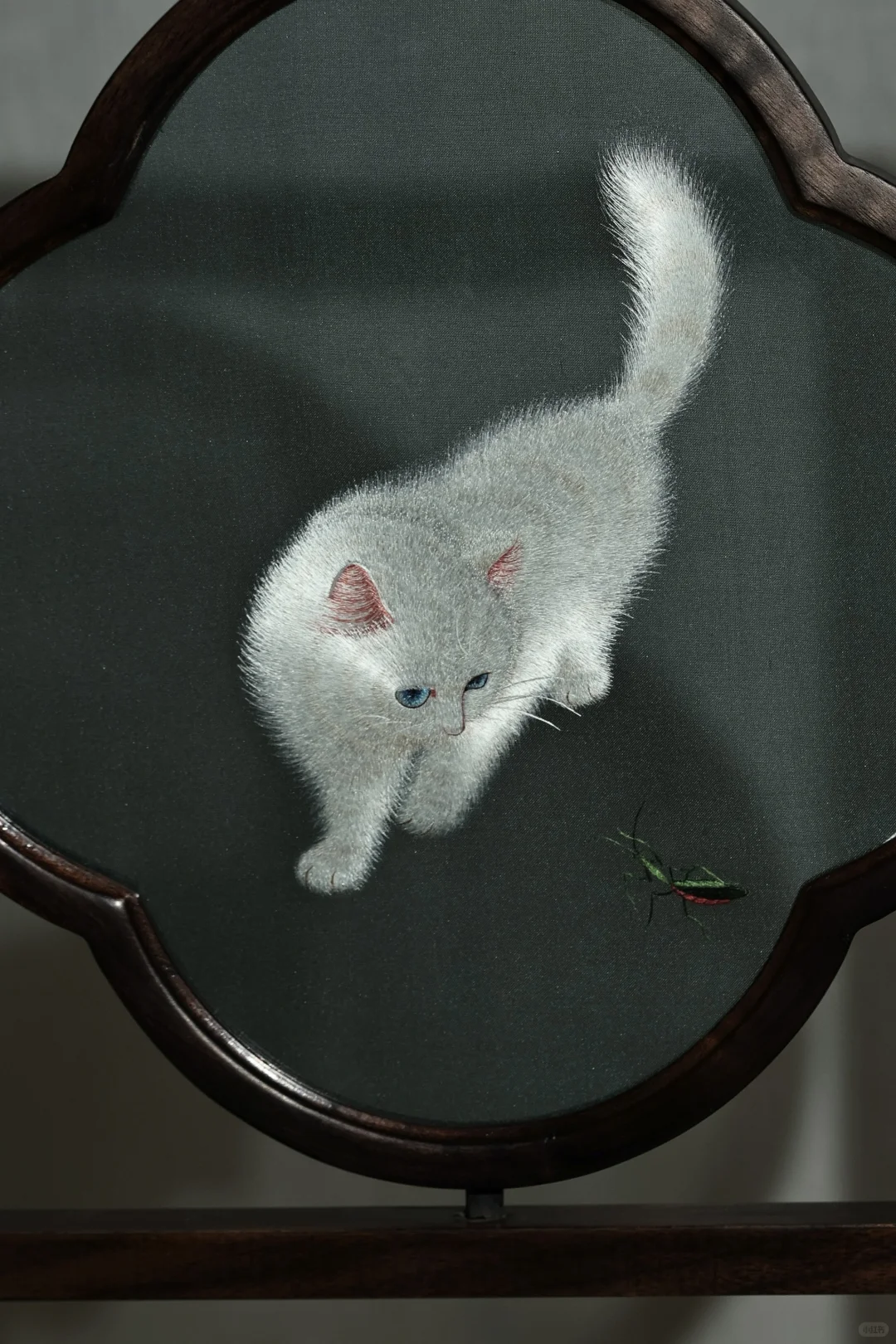 经典苏绣双面绣《猫戏螳螂》