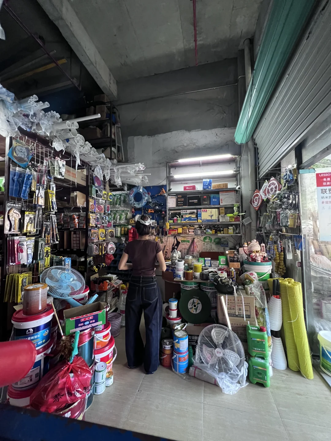 关于40岁的我在五金店上班