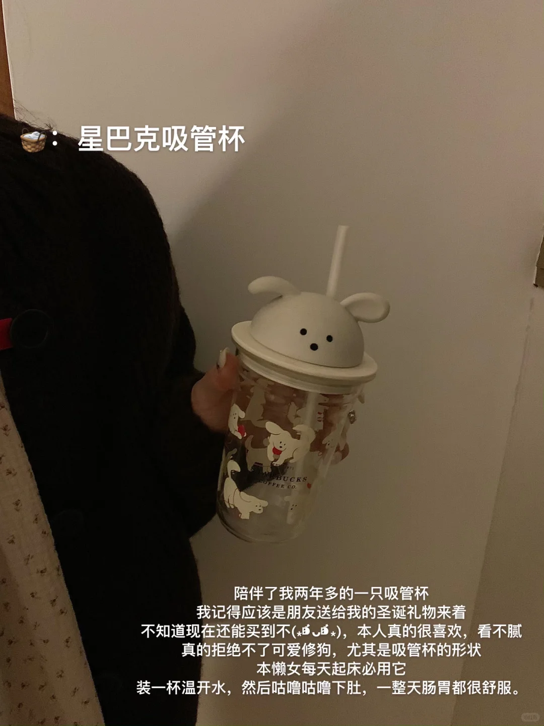 ??淡人餐桌上的九只漂亮杯子。