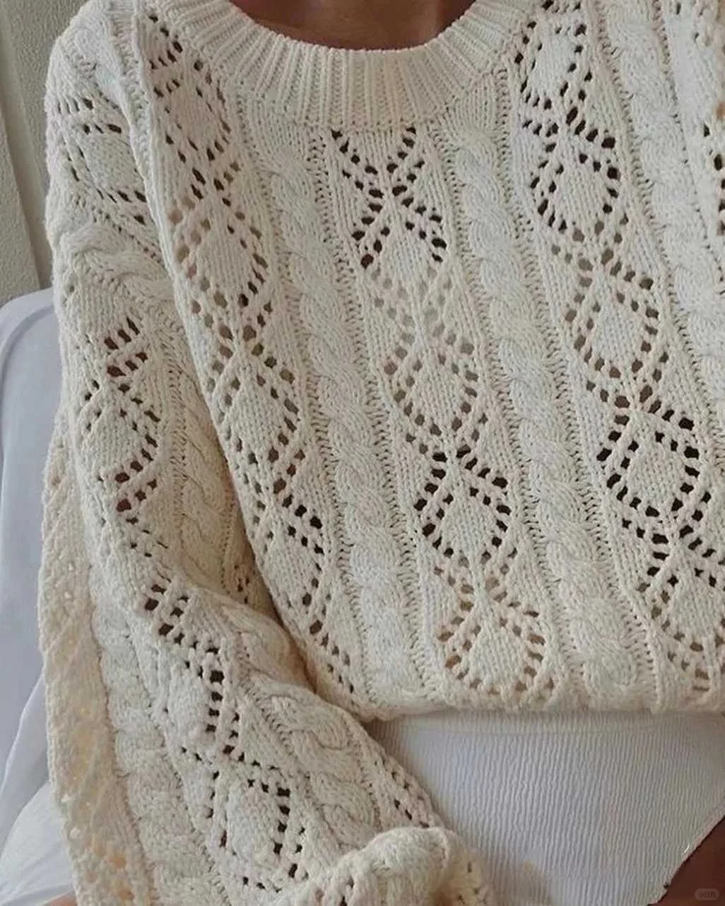 来解一下这件镂空花套衫