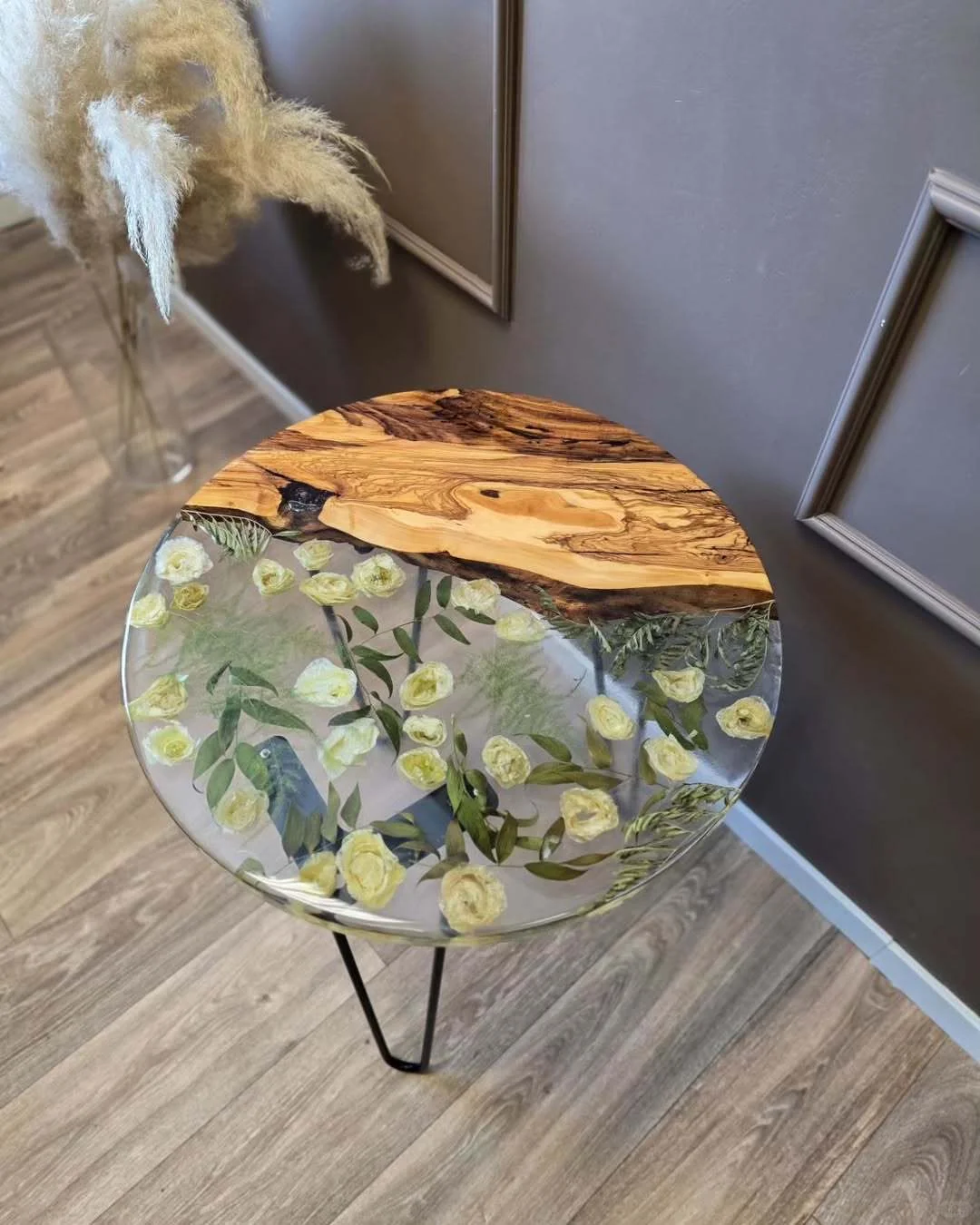 一眼就被这款树脂鲜花茶几惊艳到了！