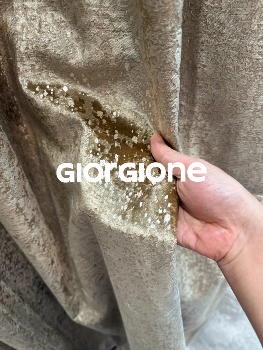 当指尖唤醒一帘星光| 来自烫金面料的魅力