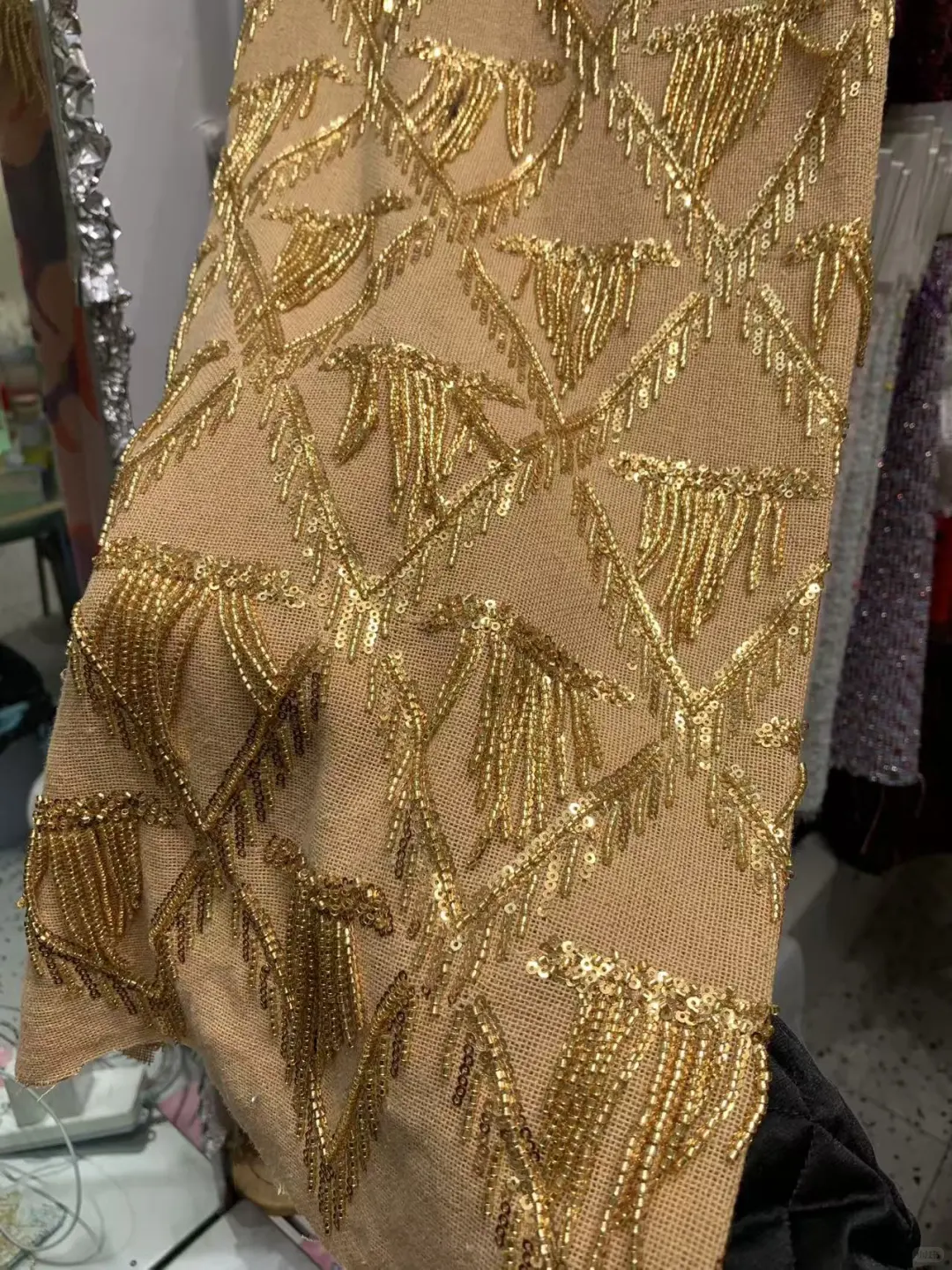 25春夏！优雅贵气金色薄纱后工艺面料