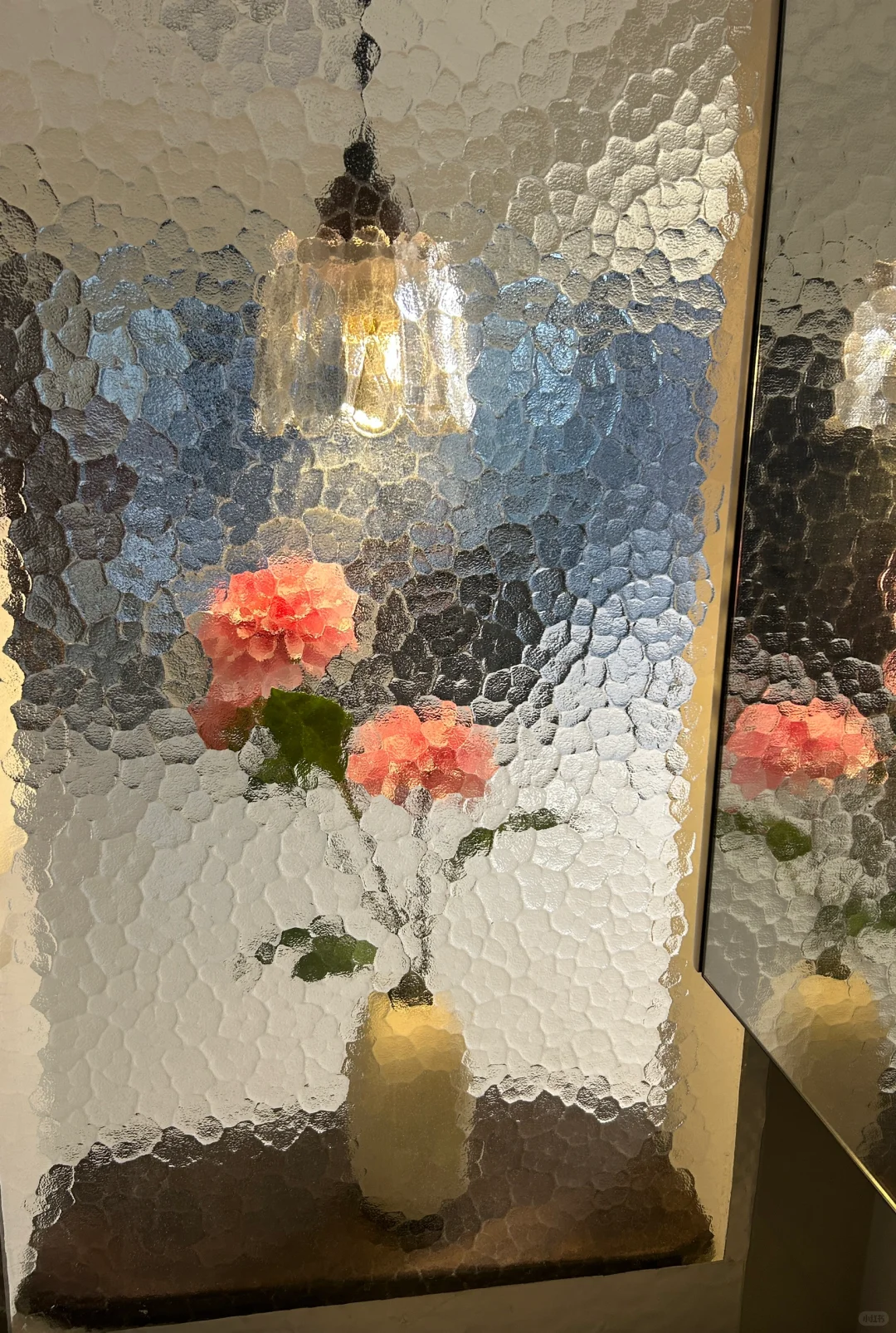 都去做这个卫生间干区油画玻璃隔断！