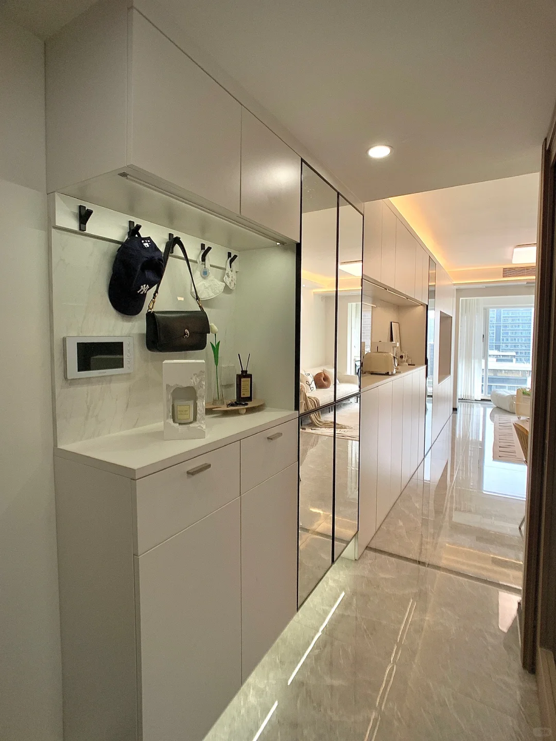 真心建议,越是紧凑小户型,越是要多柜子