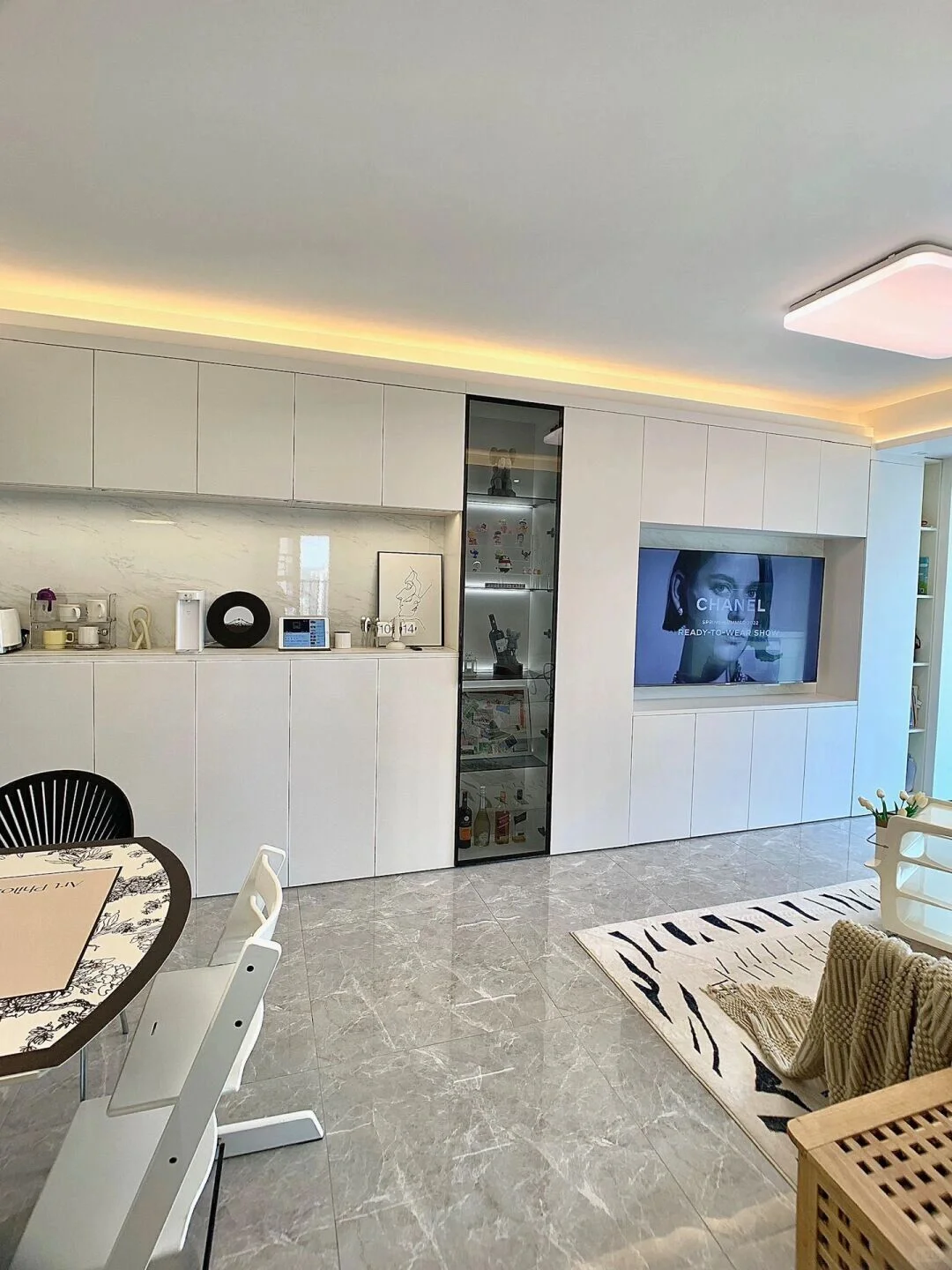 真心建议,越是紧凑小户型,越是要多柜子