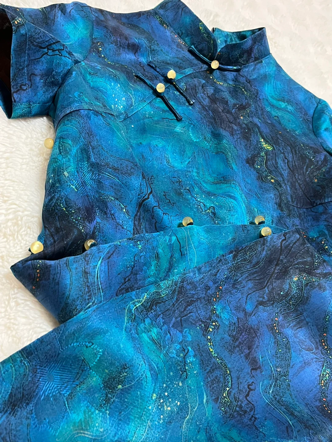 毫无保留的展示一件香云纱旗袍的美?！！！