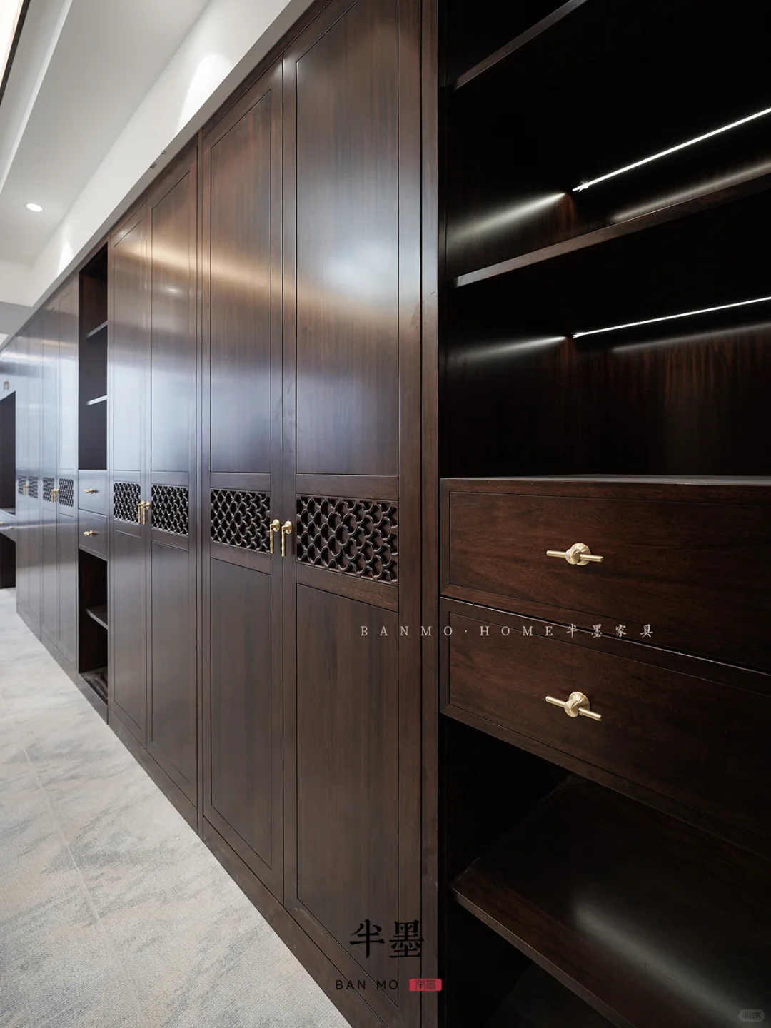 贵阳别墅全屋定制落地,新中式原木柜验收中