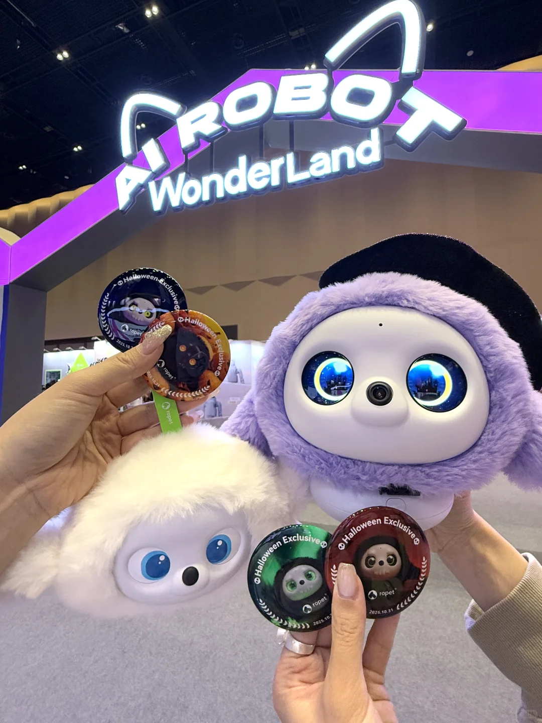 上海偶遇超可爱的AI萌宠!领ropet周边!!