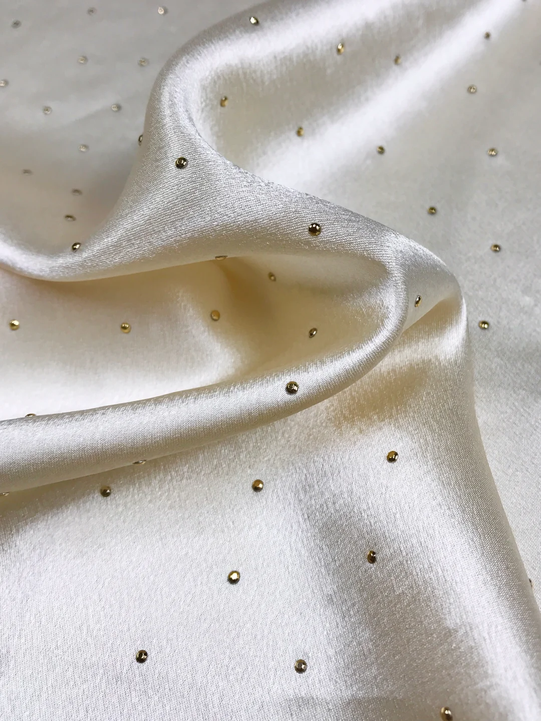 缎面烫钻面料｜雅奢主张