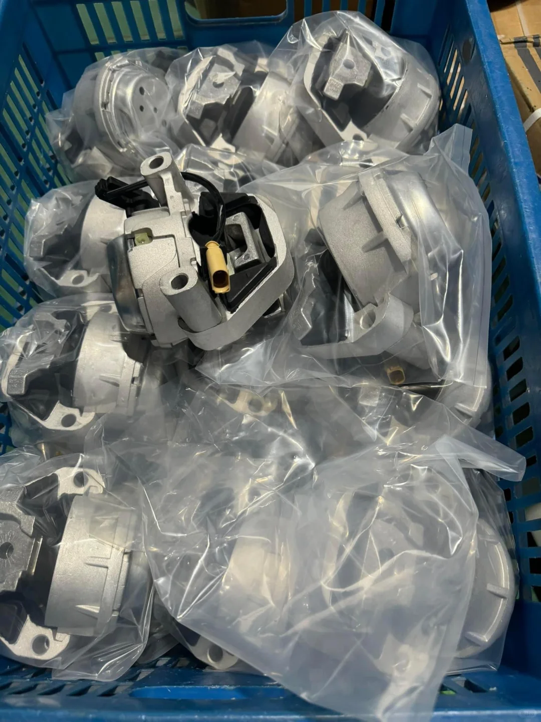 奔驰宝马机脚胶发动机支架工厂供应商