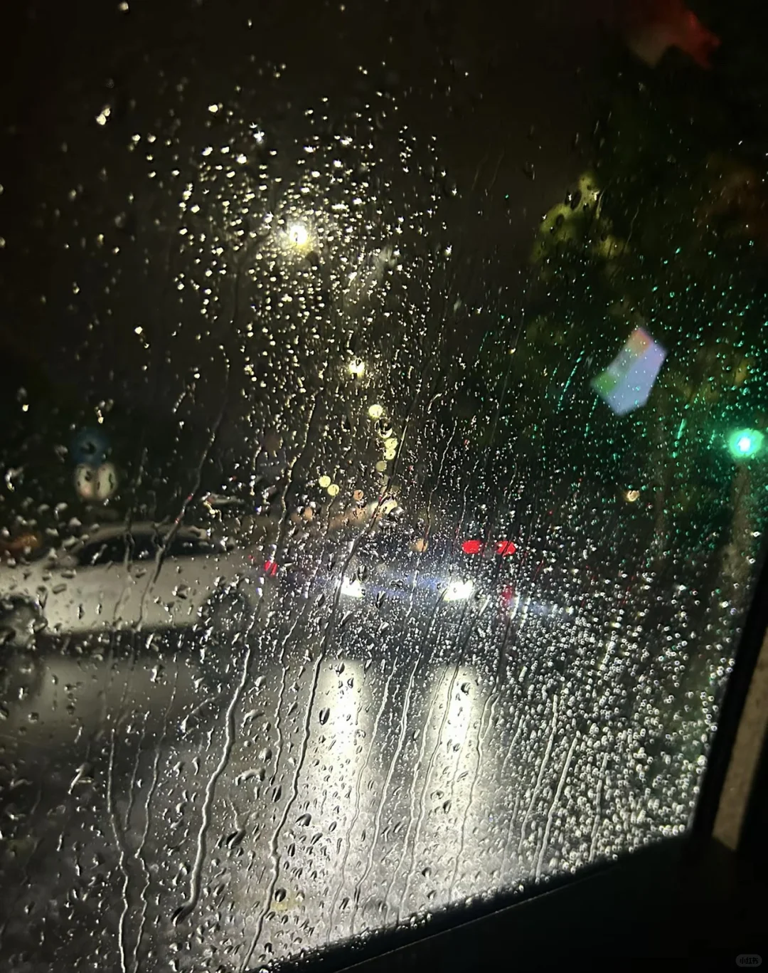 当我拍到雨天的玻璃窗……