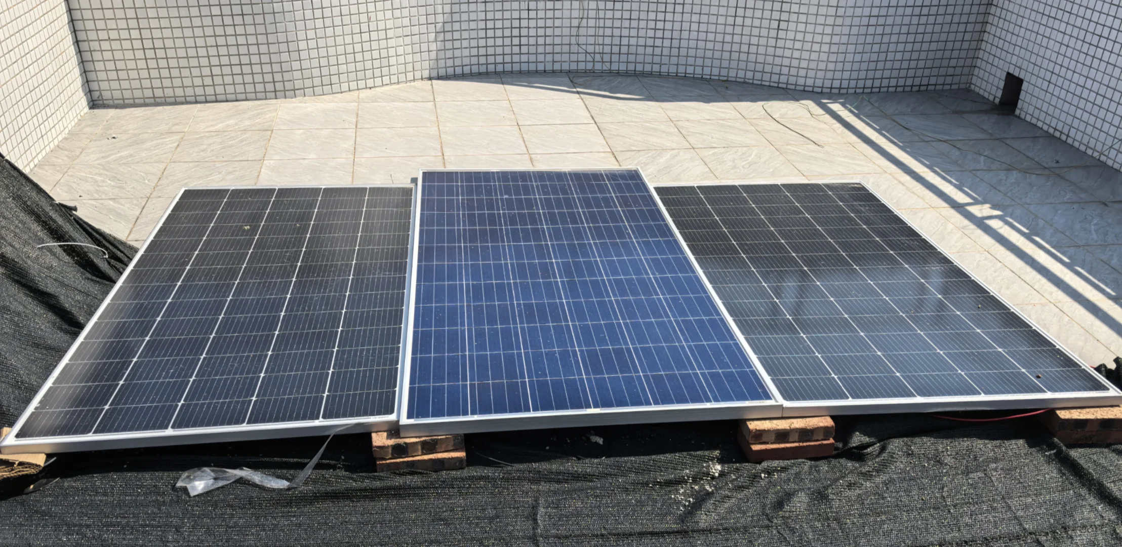 自建了一个小型光伏电站，3块板日发电4度