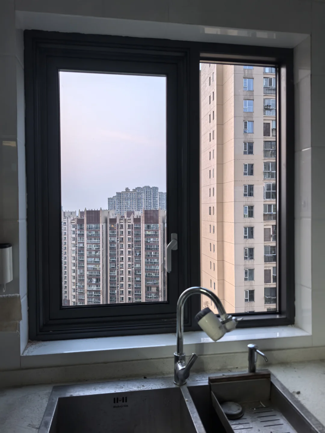 ?满庭春小区老房改造换断桥铝门窗