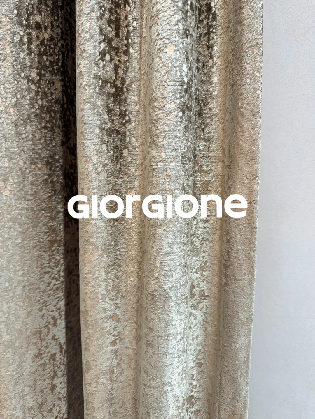 当指尖唤醒一帘星光| 来自烫金面料的魅力