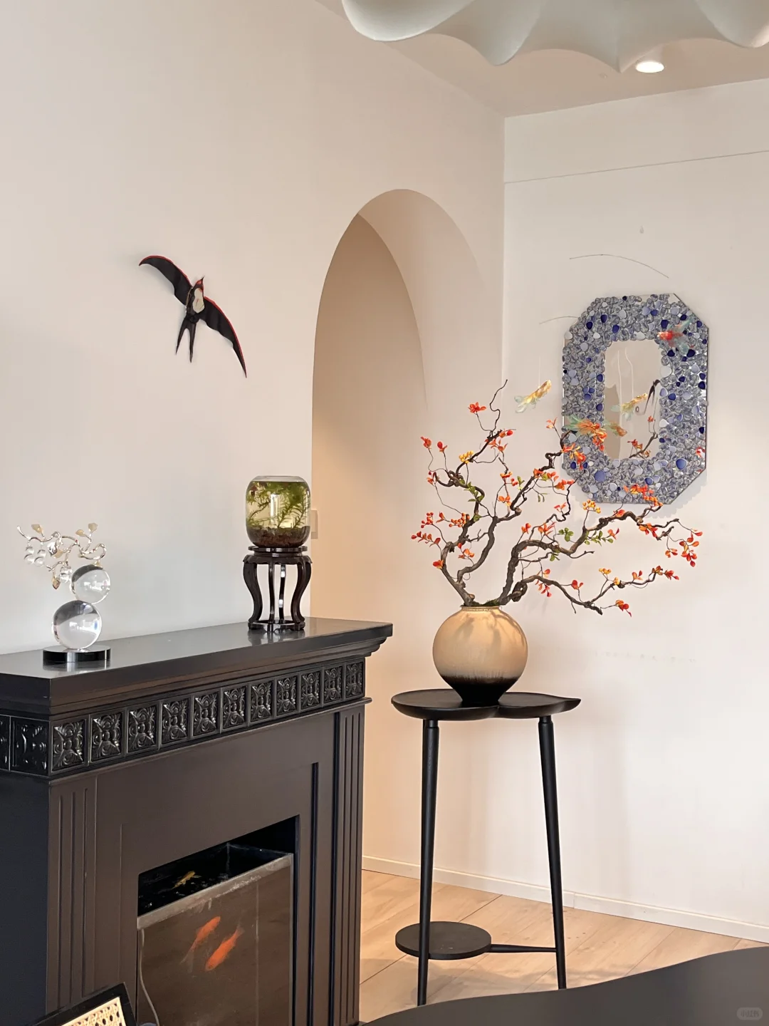 ?天上的风筝在天上飞,水里的鱼儿在水里追