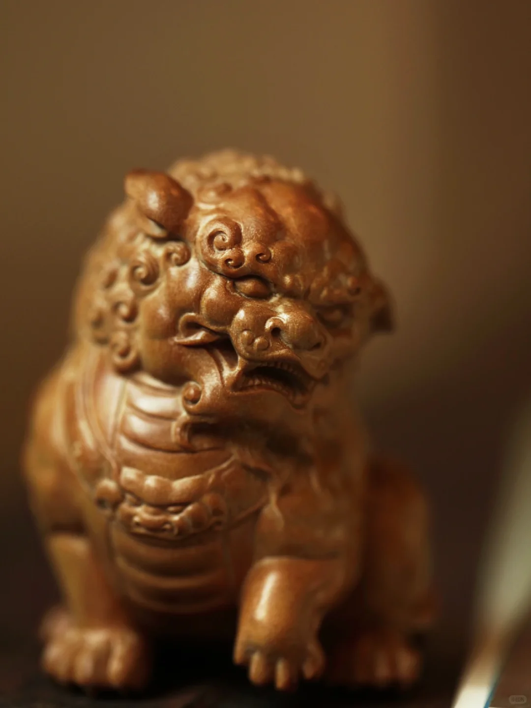 瑞狮端坐，霸气威武