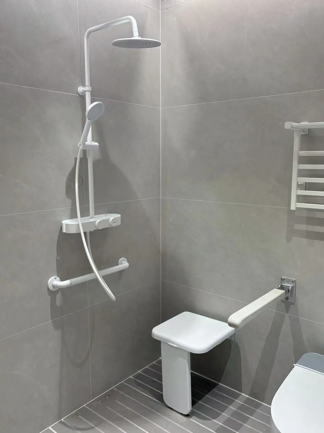 老年人的淋浴间应该这样装