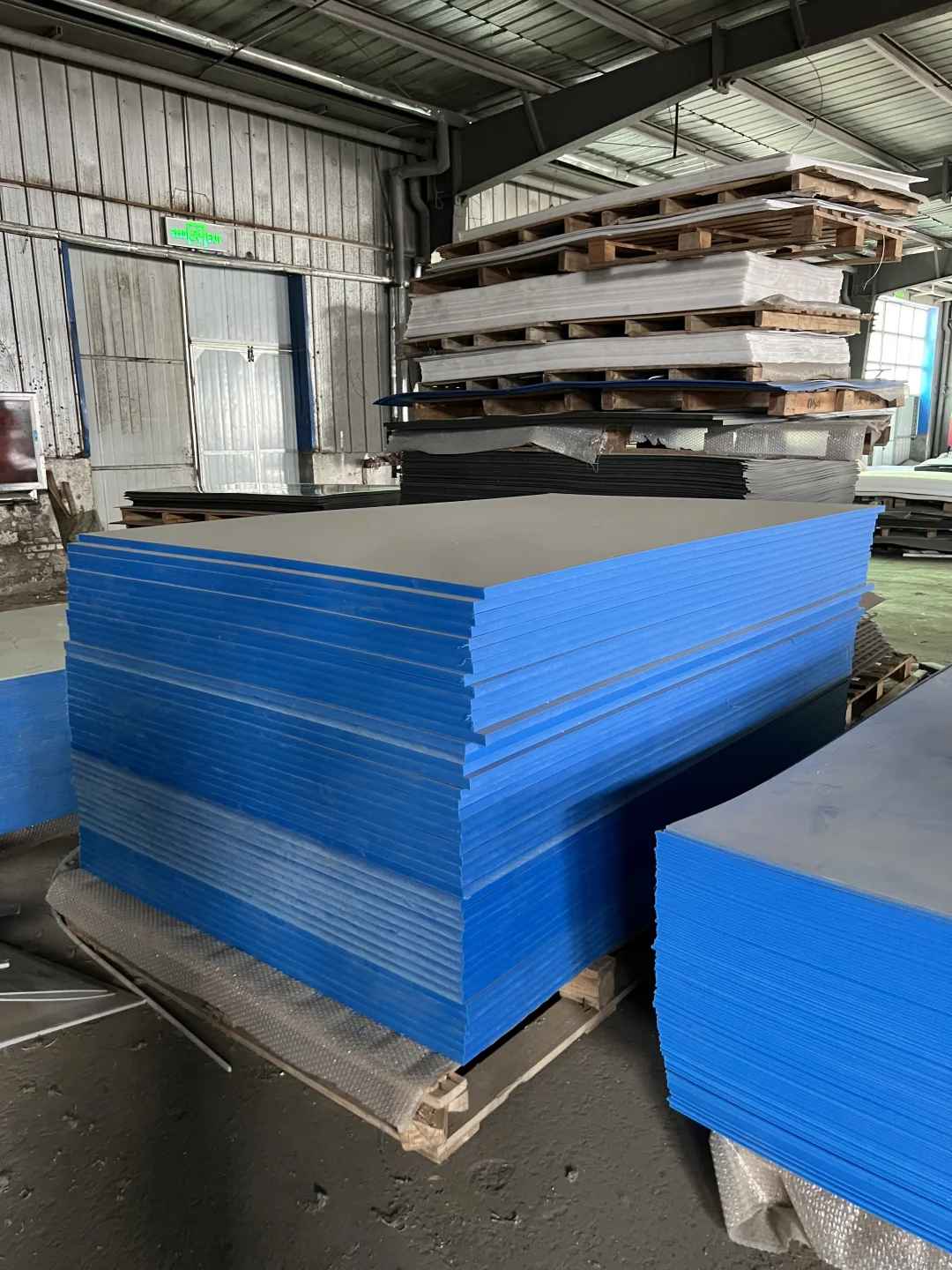 【高密度HDPE塑料板】——工业界的全能战士