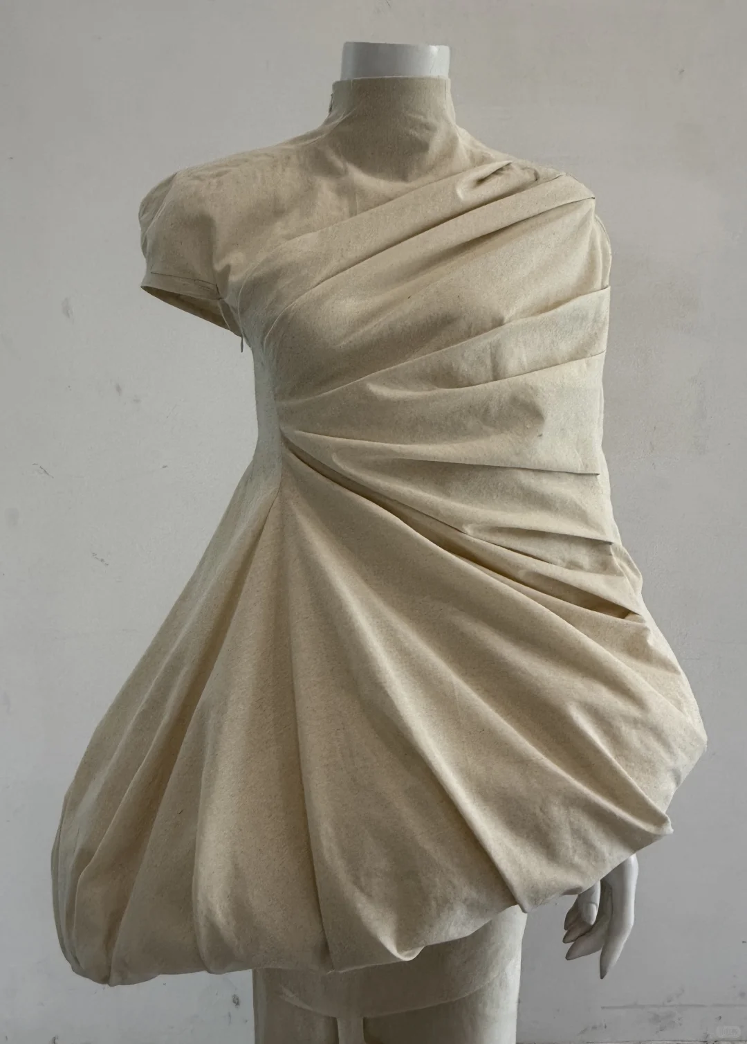 关于束缚感与不对称