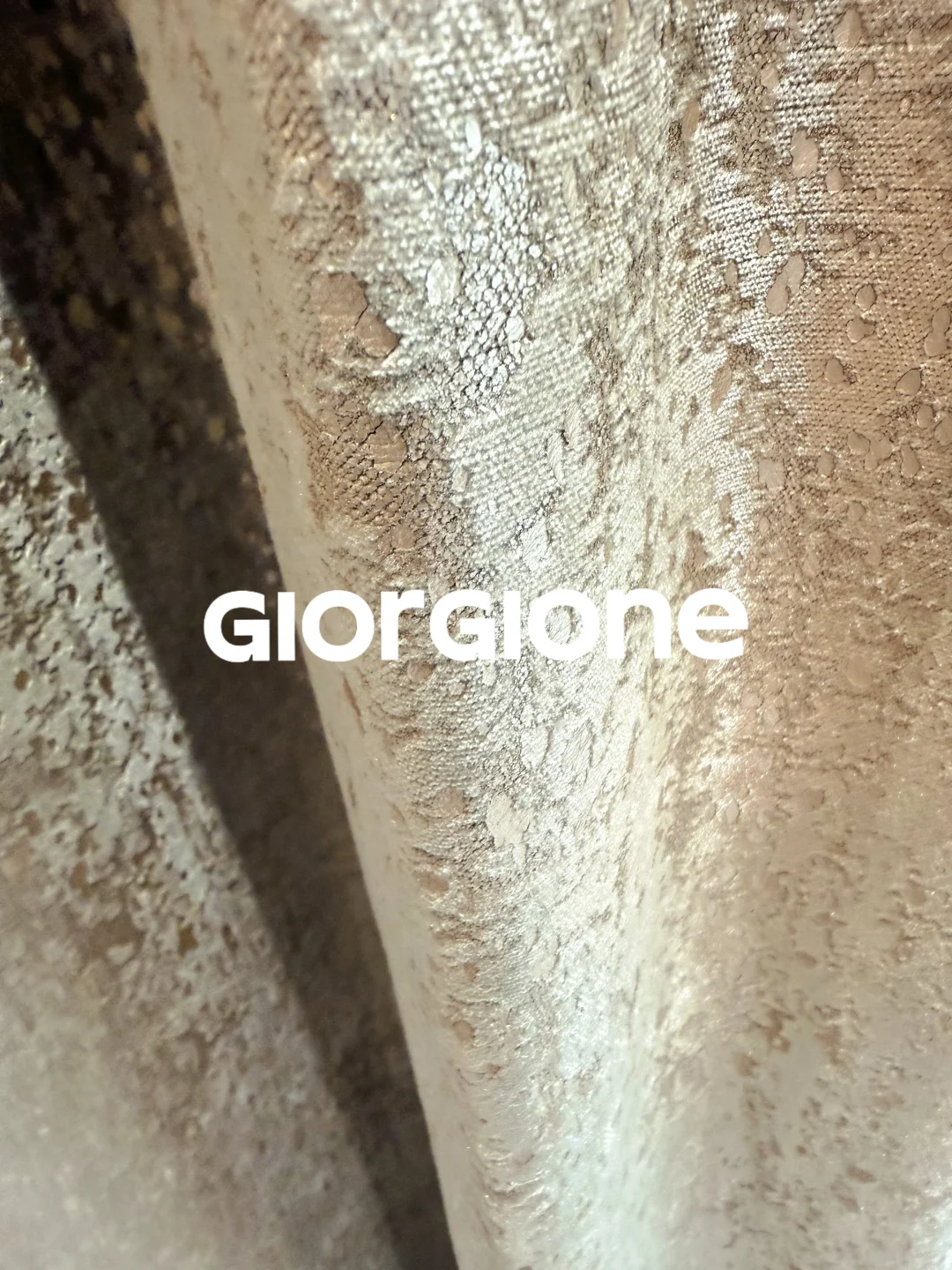 当指尖唤醒一帘星光| 来自烫金面料的魅力