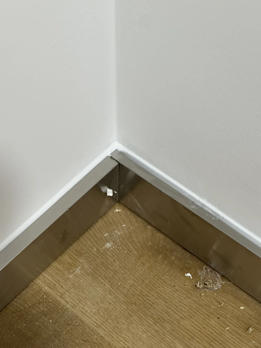 不锈钢踢脚线翻车