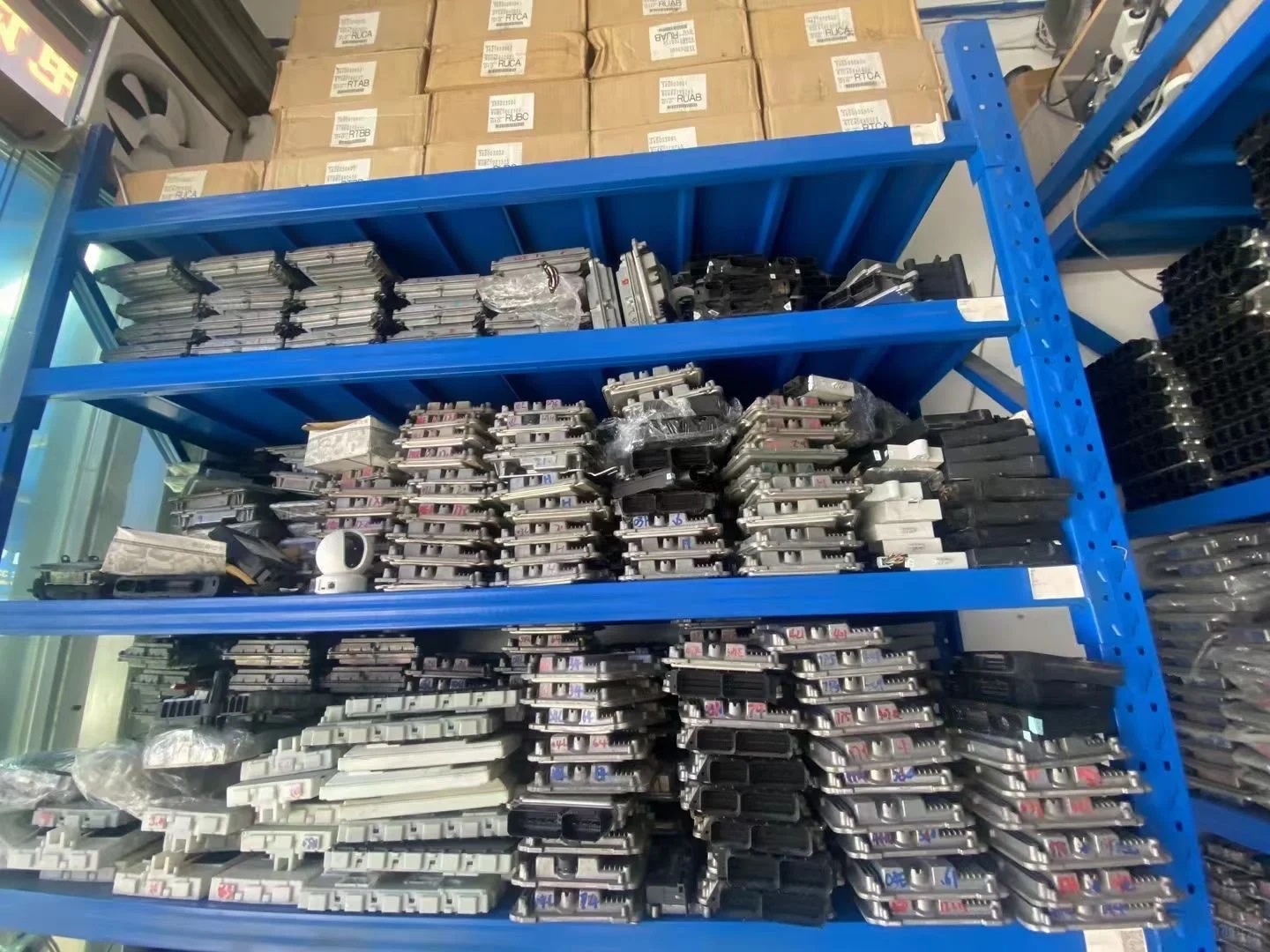 奔驰S400混动发动机电脑板