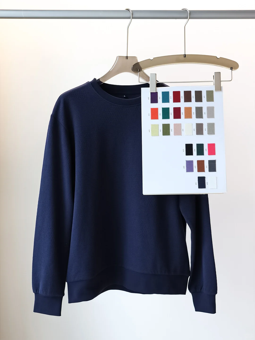 提花面料的织造即“用纱线在织机上”画画”