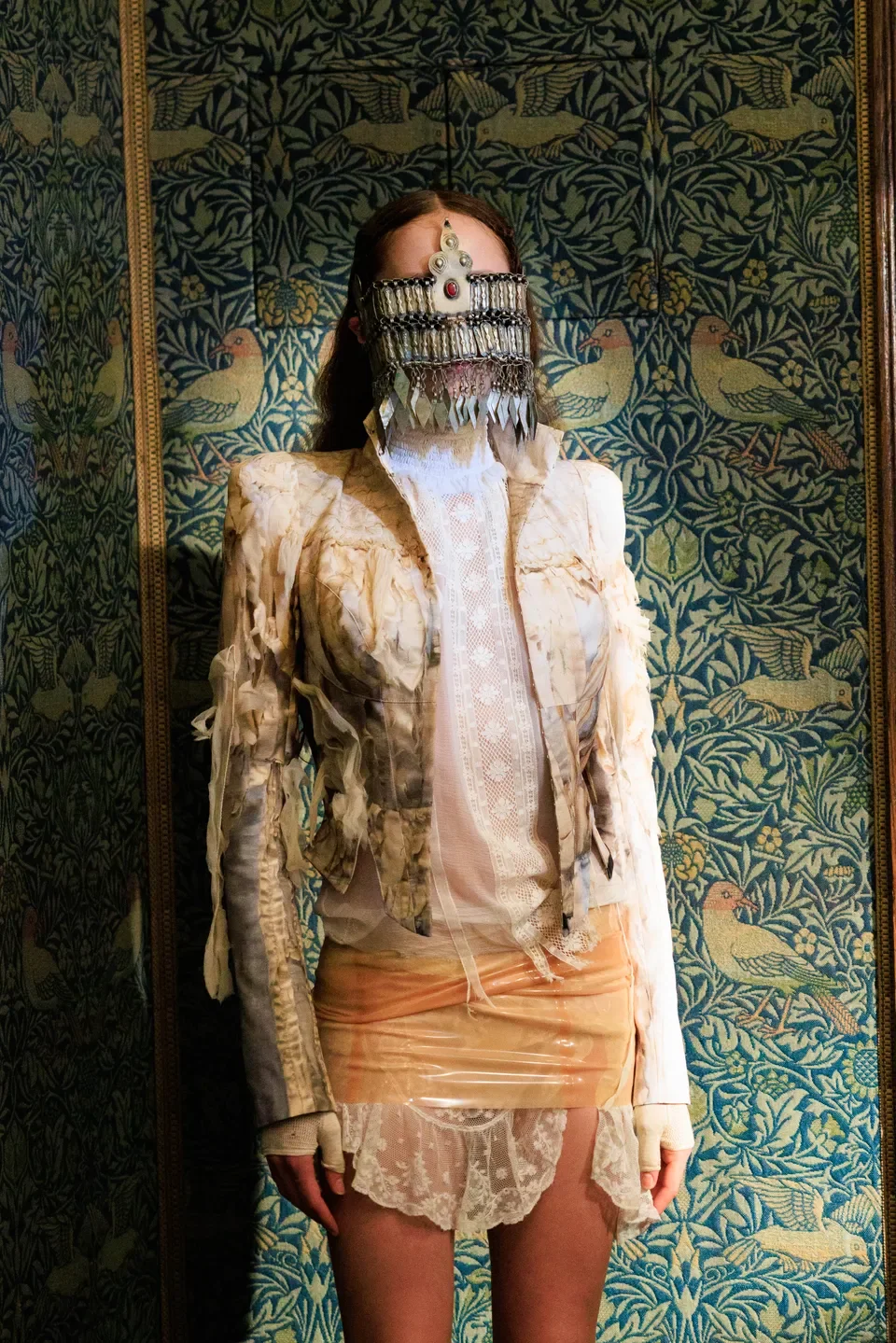 Dilara Findikoglu:打破枷锁,时尚“暴走”