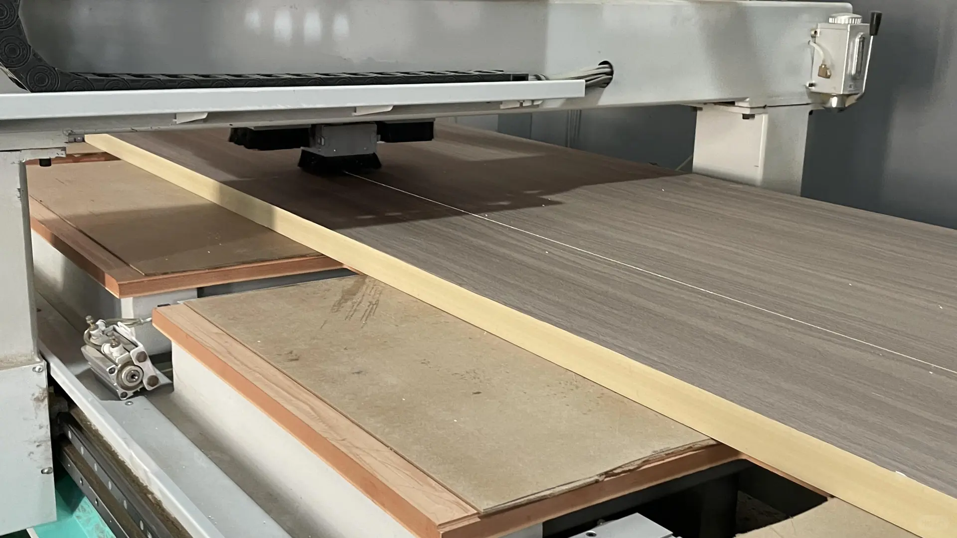 WPC木塑门门面雕刻工艺