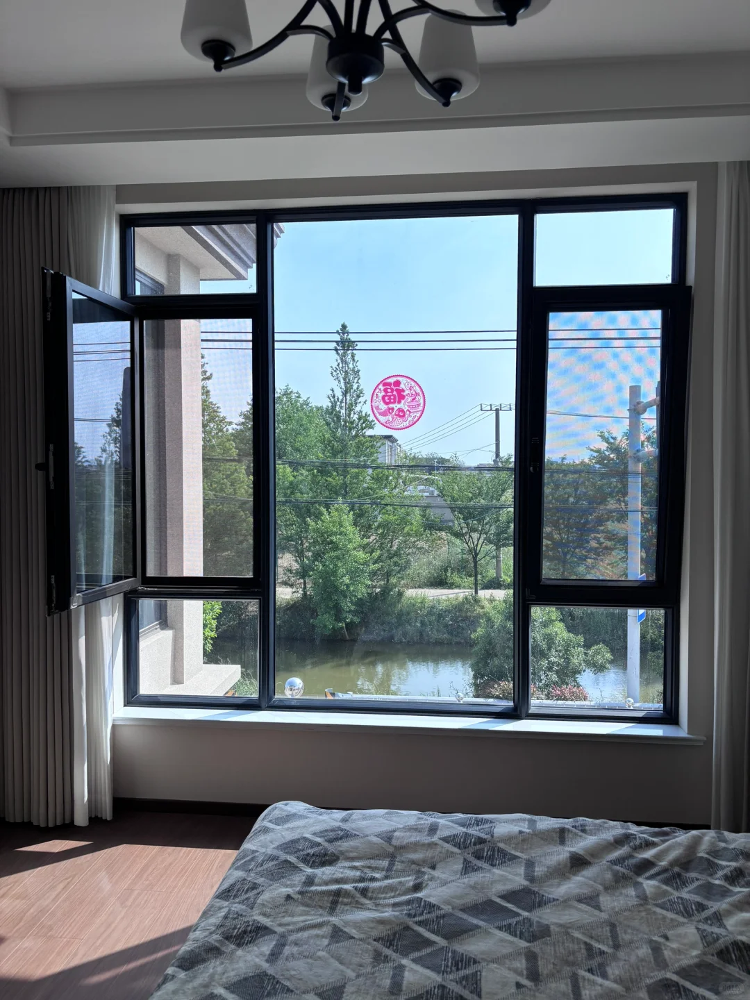 中透LOW-E玻璃落地效果，猜猜玻璃值多少钱？