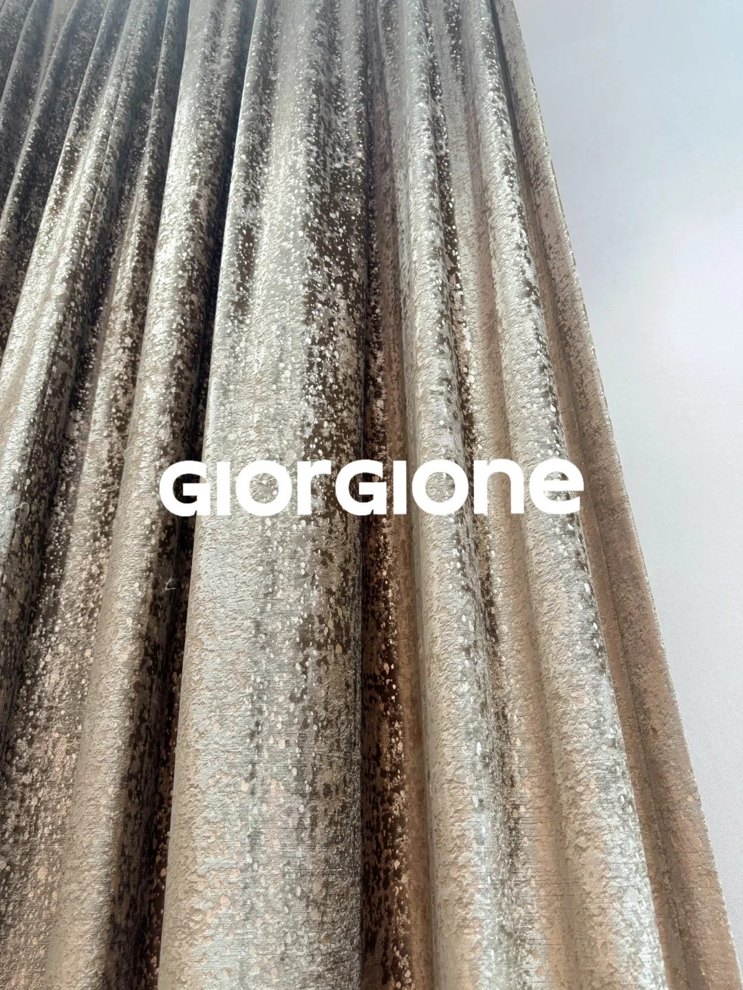 当指尖唤醒一帘星光| 来自烫金面料的魅力